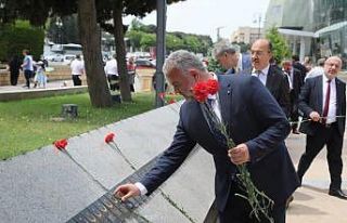 Rektör Şahin, Azerbaycan’da Türk şehitliğini...