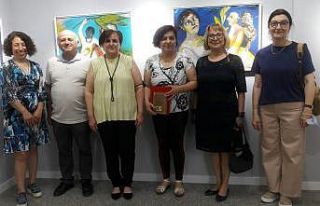 Ressam Şerife Ballı’ya 30. yıl plaketi