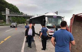 Rize’de tur otobüsü kamyonete çarptı: 1 ağır...
