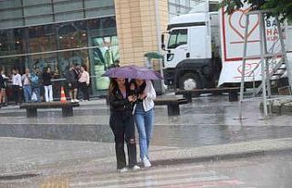 Sağanak yağış günlük hayatı olumsuz etkiledi