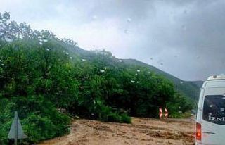 Sağanak yağış hayatı felç etti