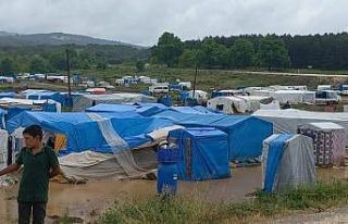 Sağanak yağışta 500 işçinin bulunduğu çadır...