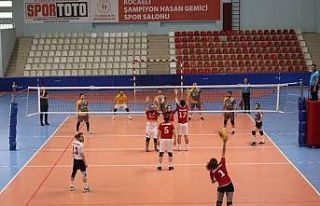 Sağlıkçılar voleybol turnuvasında hünerlerini...