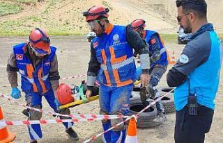 Sağlıkçılara 2 bin 800 rakımda eğitim