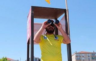 Sahillerde canlar onlara emanet