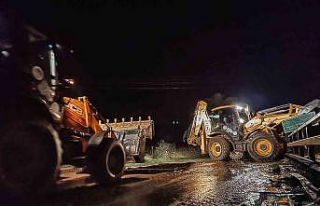 Sakarya Valisi Kaldırım sel bölgesinde: “Bütün...