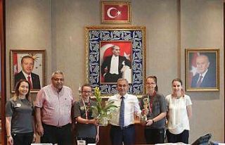 Şampiyon sporcular belediyede