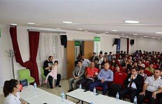 Şampiyon, tecrübelerini gençlere anlattı