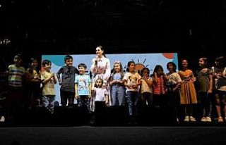 “Samsak Döveci” şarkısını bu kez çocuklar...