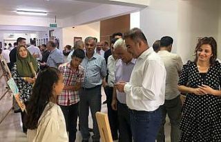 Samsat’ta öğrenciler yaptıkları resimleri sergiledi