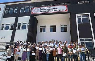 Samsat’ta öğretmenler başarı belgeleri, öğrenciler...