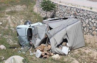 Şarampole devrilen kamyonetin sürücüsü kazadan...