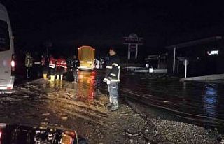 Sel nedeniyle kapanan Ankara-Afyonkarahisar Karayolu...
