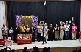 "Sevgili Yönetmenim" oyunu ilgiyle izlendi