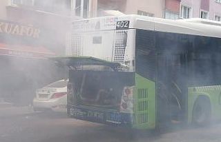 Seyir halindeki otobüste yangın çıktı