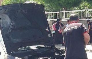 Seyir halindeki otomobil alev aldı, itfaiye söndürdü