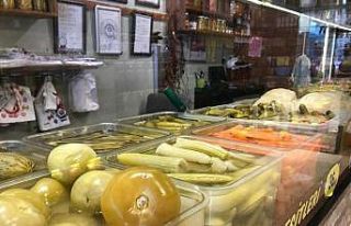 Sezonun son turşuları tezgâhlarda