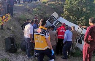 Siirt’te işçileri taşıyan minibüs uçuruma...