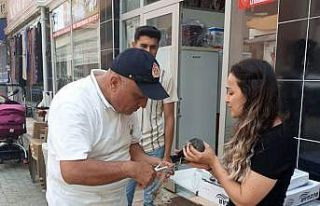 Sıkışan yavru kargayı itfaiye kurtardı