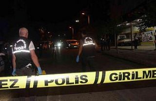 Silahlı saldırgan darp edildikten sonra kaçtı