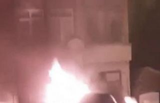 Silivri’de park halindeki otomobil alev alev yandı