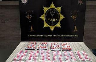 Sinop’ta bir araçta 206 adet sentetik ecza hap...