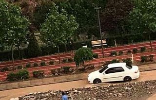 Siparişini bırakan motokurye döndüğünde motorunun...