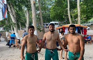 Sivaslı pehlivanlar 4 madalya kazandı