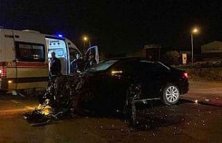 Sivas’ta hafif ticari araç ve otomobil çarpıştı:...