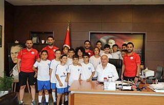 Söke Belediye Başkanı Tuncel’den minik futbolculara...