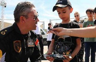 SOLOTÜRK hayranı minik Çınar, pilotluk hayali...