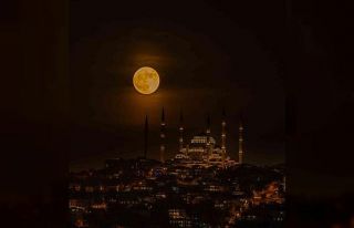 Süper Ay’ın Çamlıca Camii ile buluşması görsel...