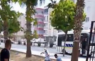 Suya düşen köpeği kurtarmak isteyen gençlerin...