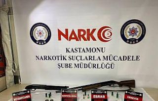 Tahliye olur olmaz genital bölgesine sakladığı...