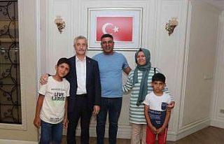 Tahmazoğlu esnaf ve vatandaşlarla bir araya geldi