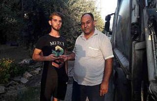 Tarsus Belediyesi temizlik personelinden örnek davranış