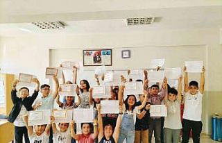 Tatvan’da 23 bin 430 öğrenci karne sevinci yaşadı