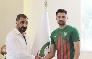 Tayyip Kanarya, Amedspor 1 yıllık sözleşme imzaladı
