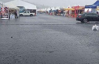 Tekirdağ’da şiddetli yağış hayatı felç etti