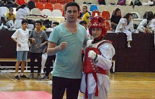 Tekvandoda Mersin şampiyonu Cansu Nayman oldu