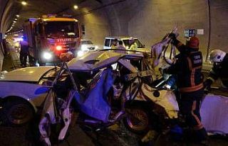 Tır, tünelde arıza yapan otomobile çarptı: 1...