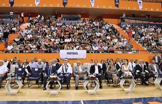 Toros Üniversitesi’nde mezuniyet coşkusu