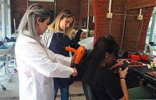 Toroslar Belediyesinin meslek kurslarında kadınlara...