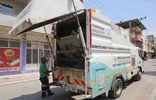 Toroslar’da çöp konteynerleri dezenfekte ediliyor