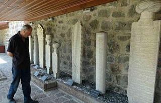 Trabzon’daki Osmanlı Dönemine ait mezar taşlarının...