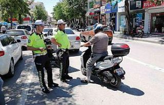 Trafikte kask ve emniyet kemeri denetimleri sürüyor