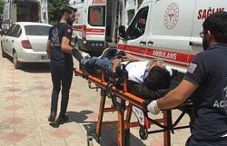 Traktör ile motosiklet çarpıştı: 2 yaralı