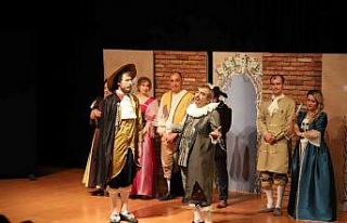 Turgutlu Belediyesi Tiyatrosu “Cimri” ile ikinci...