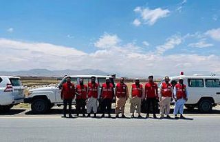 Türk Kızılay Afganistan’daki ekiplerini depremzedeler...