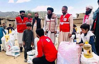 Türk Kızılay’ından Afgan depremzedelere yardım